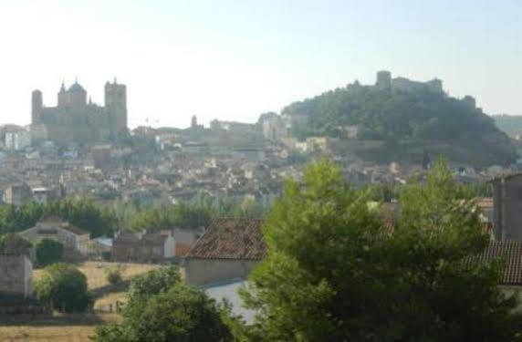 Apartamentos Mequedo Alcañiz Esterno foto